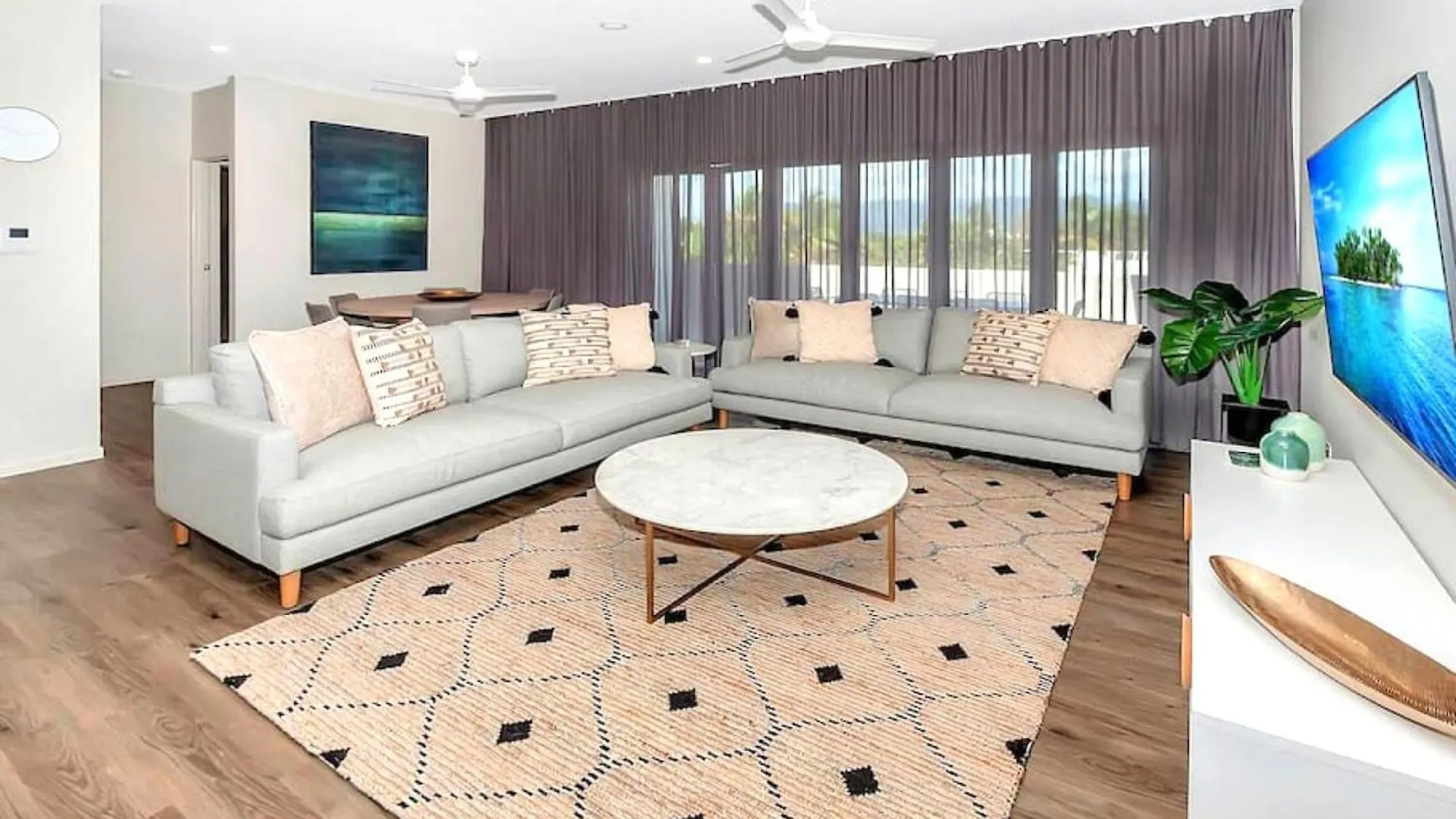 Ferienwohnung Cairns North 4-Bed With Outdoor Dining & Pool